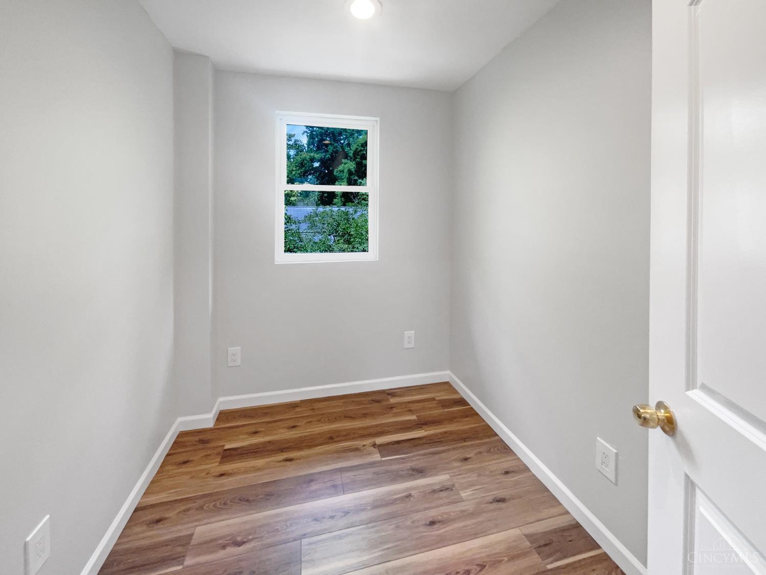 155 Bonham Road Cincinnati, OH 45215 - Photo 14 of 30