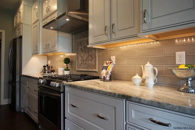 $749,900 | 17 Wyatt's Way, Clifton Park, NY 12065