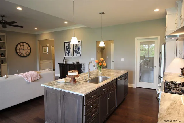 $749,900 | 17 Wyatt's Way, Clifton Park, NY 12065