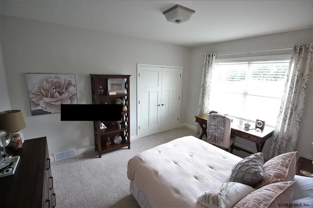 $749,900 | 17 Wyatt's Way, Clifton Park, NY 12065