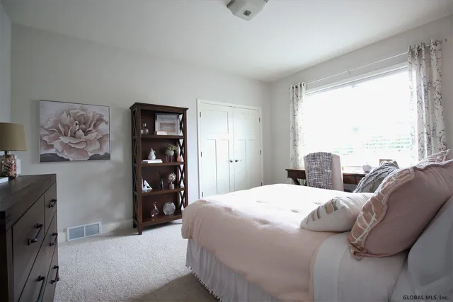 $749,900 | 17 Wyatt's Way, Clifton Park, NY 12065