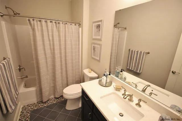 $749,900 | 17 Wyatt's Way, Clifton Park, NY 12065