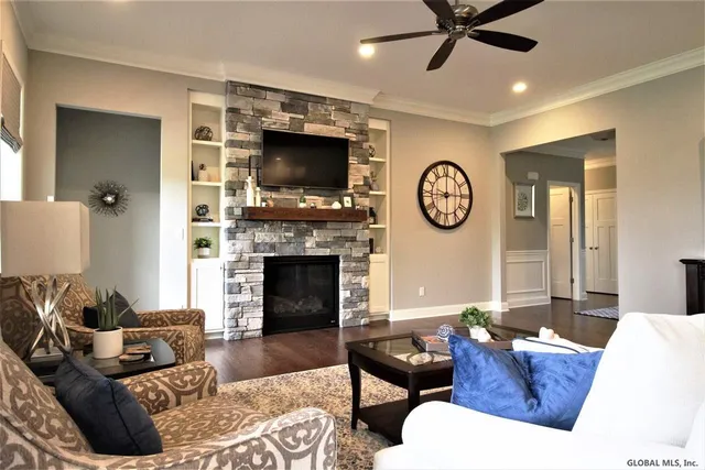 $749,900 | 17 Wyatt's Way, Clifton Park, NY 12065