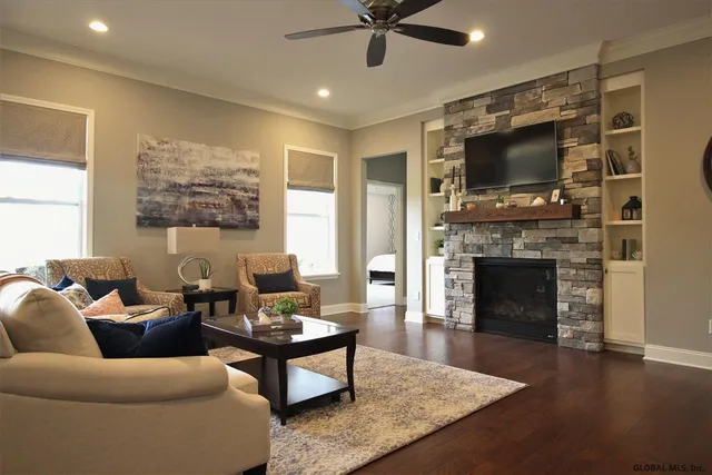 $749,900 | 17 Wyatt's Way, Clifton Park, NY 12065