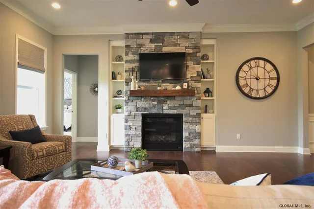 $749,900 | 17 Wyatt's Way, Clifton Park, NY 12065