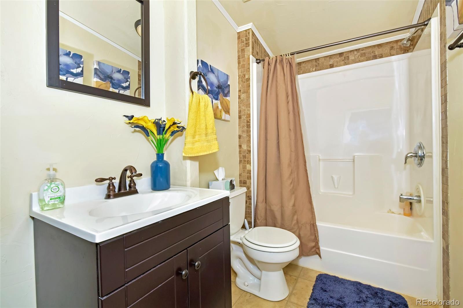 44 Southpark Road Florissant, CO 80816 - Photo 27 of 39 a bathroom with a sink a toilet and a bathtub
