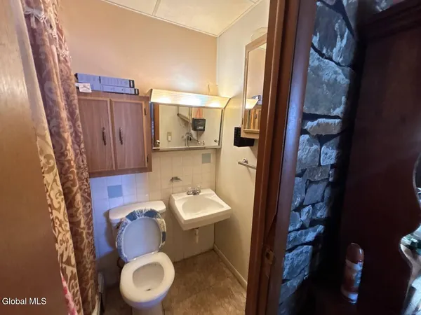 $99,900 | 27 Franklin Street, Gloversville, NY 12078
