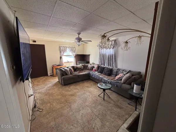$99,900 | 27 Franklin Street, Gloversville, NY 12078
