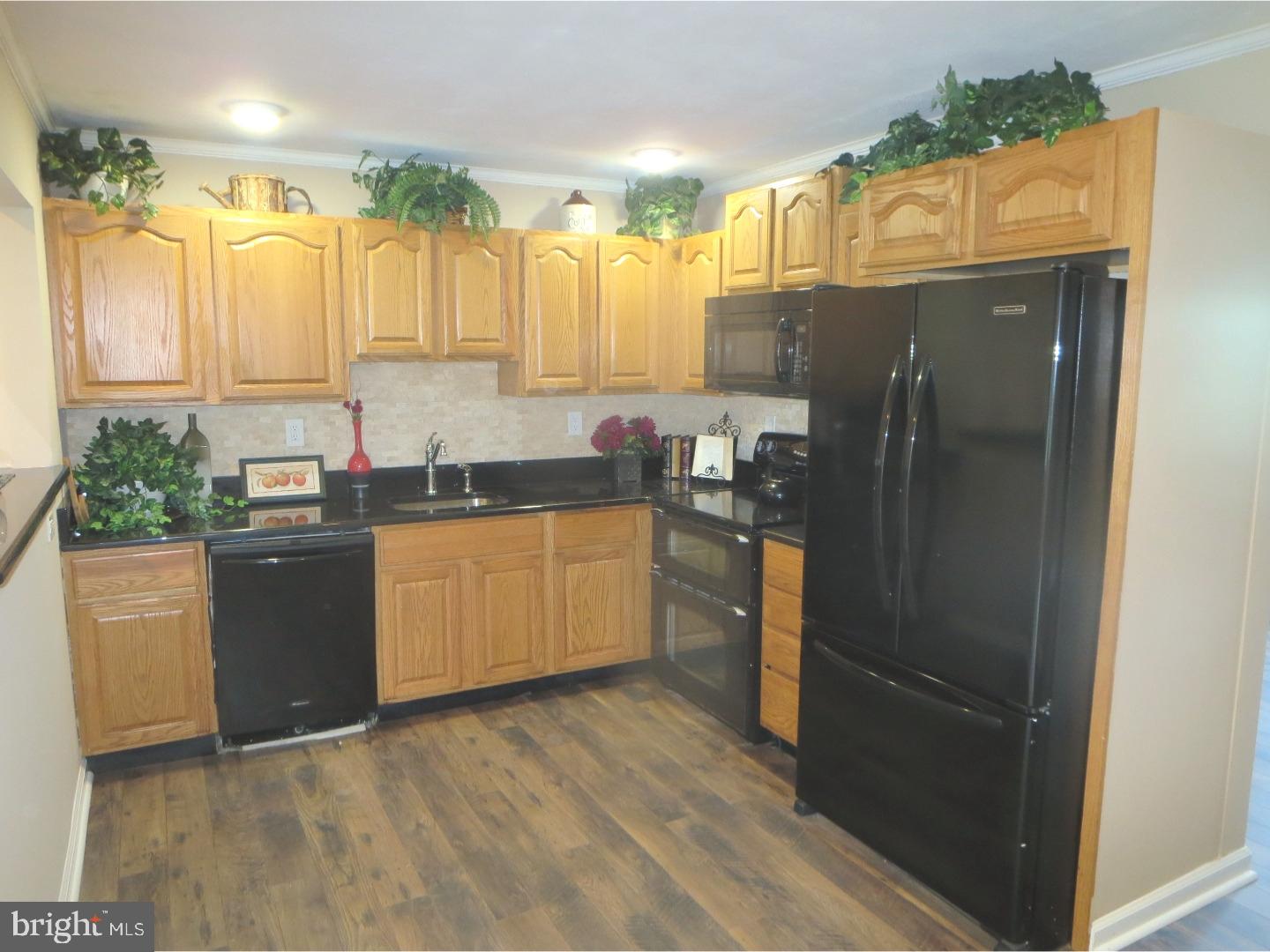 31 Trail Road Levittown, PA 19056 - Photo 9 of 25 Kitchen