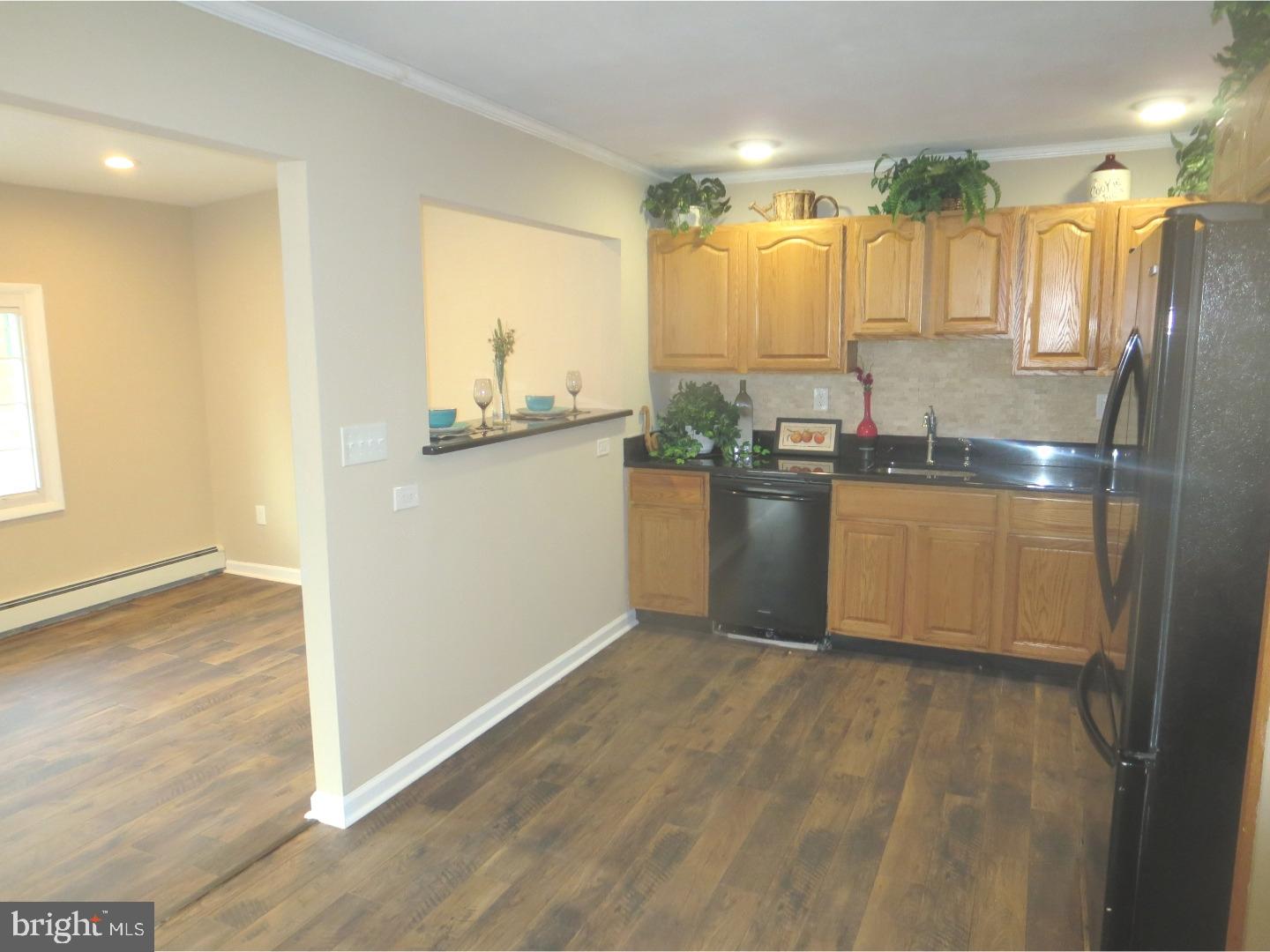 31 Trail Road Levittown, PA 19056 - Photo 10 of 25 Kitchen