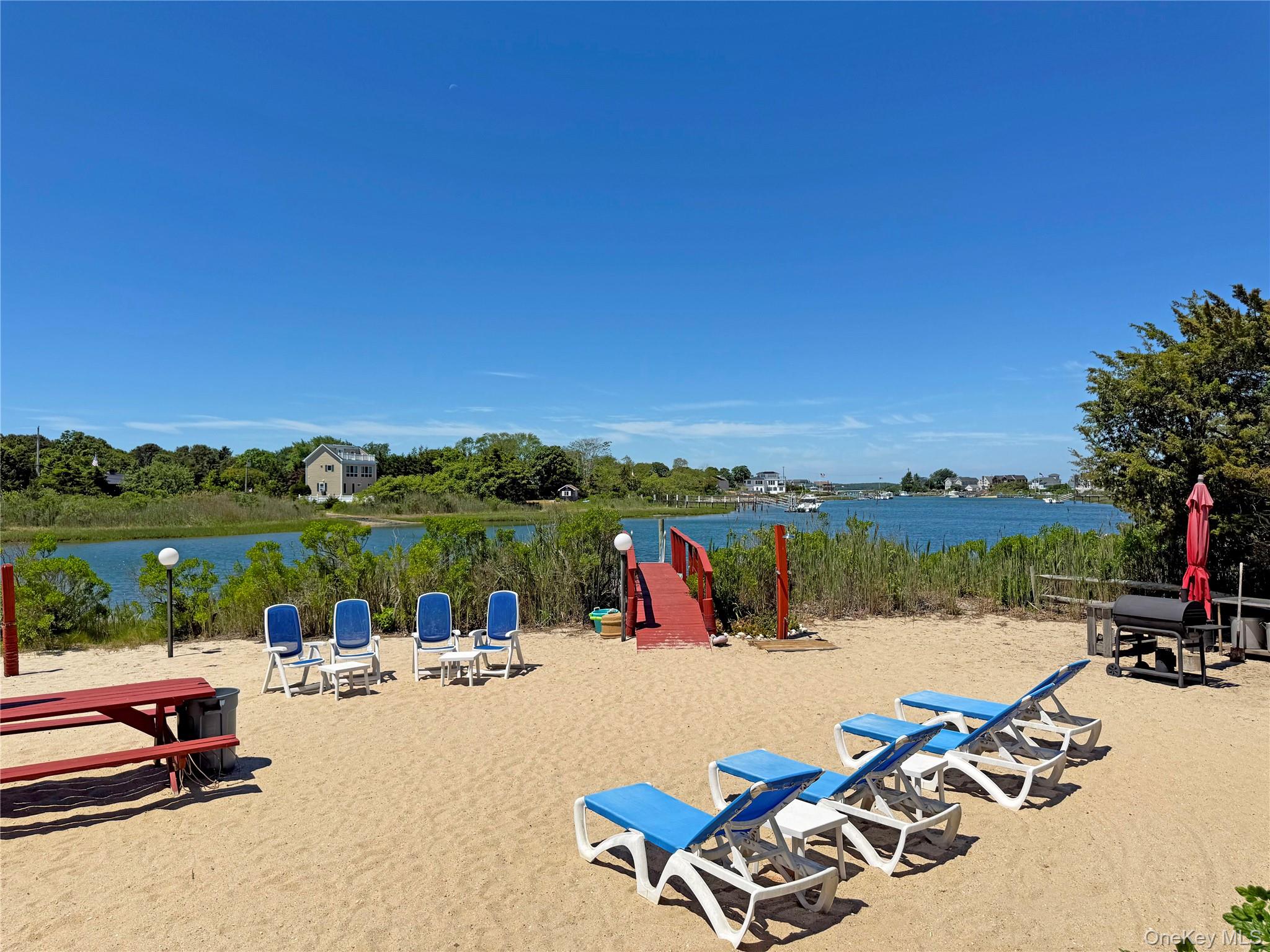 19 Cold Spring Court Southampton, NY 11968 - Photo 2 of 28