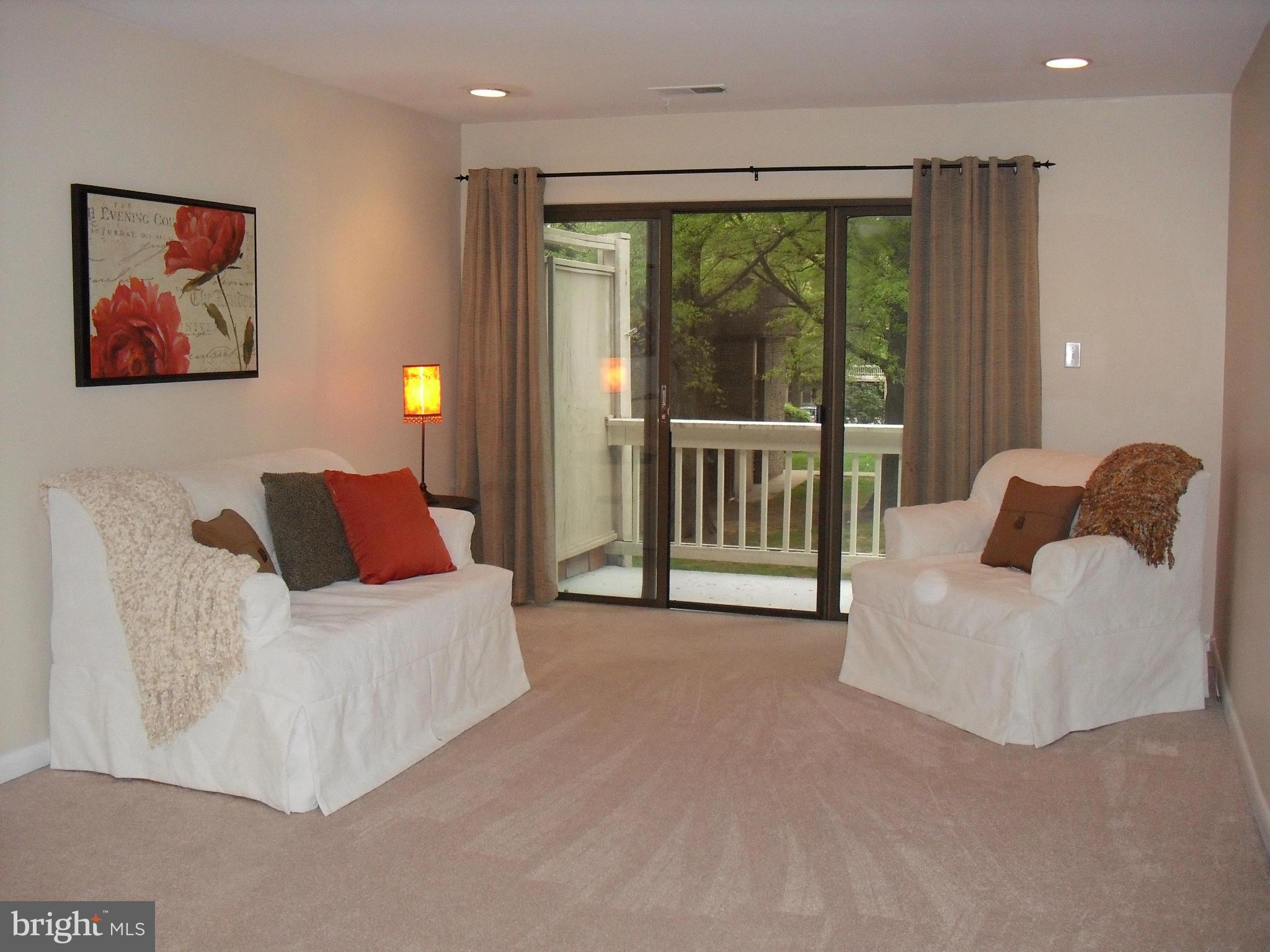 5812 Royal Ridge Drive, Unit G Springfield, VA 22152 - Photo 2 of 22 Living Room