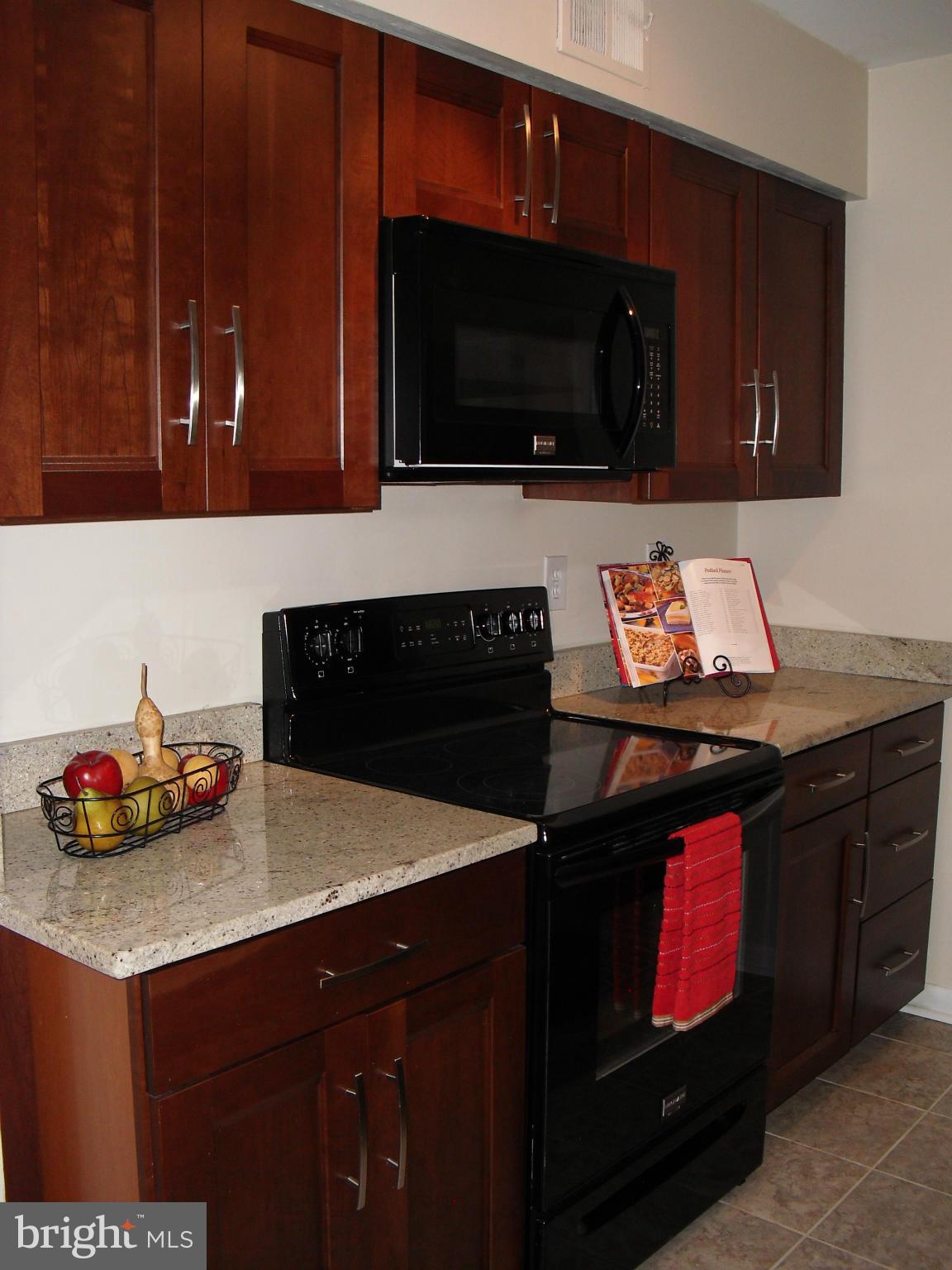 5812 Royal Ridge Drive, Unit G Springfield, VA 22152 - Photo 16 of 22 Kitchen