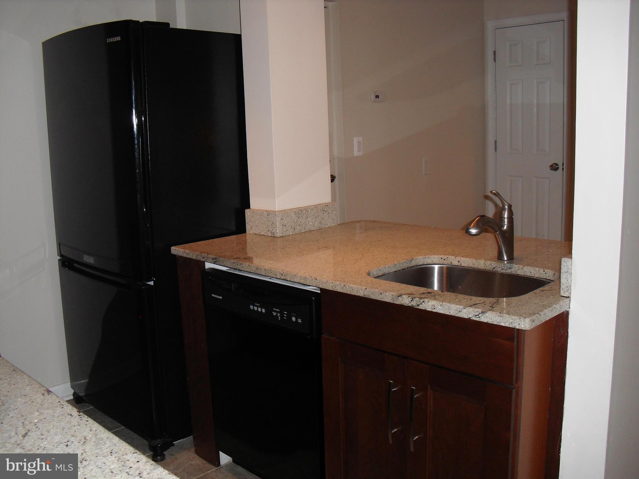 5812 Royal Ridge Drive, Unit G Springfield, VA 22152 - Photo 17 of 22 Kitchen
