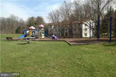 5812 Royal Ridge Drive, Unit G Springfield, VA 22152 - Photo 21 of 22 Community