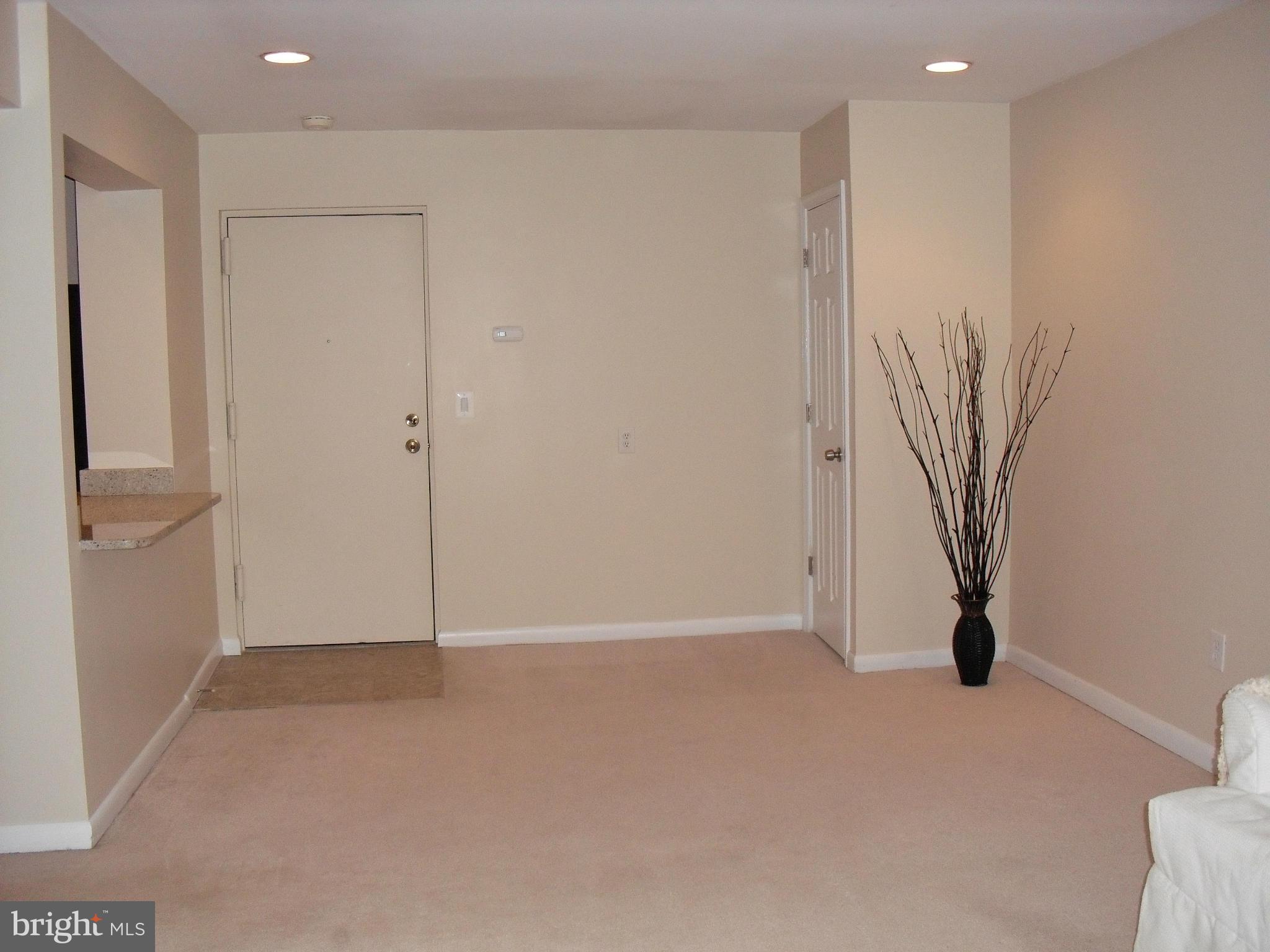 5812 Royal Ridge Drive, Unit G Springfield, VA 22152 - Photo 4 of 22 Interior (General)