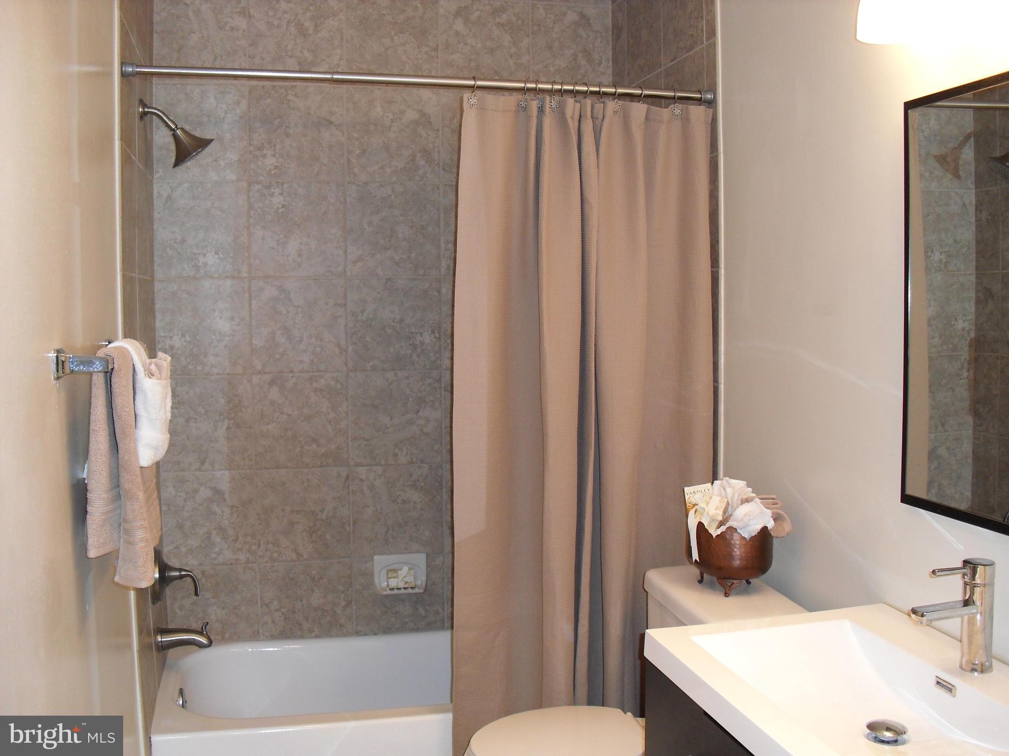5812 Royal Ridge Drive, Unit G Springfield, VA 22152 - Photo 7 of 22 Bath