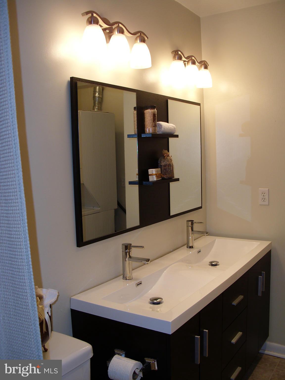 5812 Royal Ridge Drive, Unit G Springfield, VA 22152 - Photo 9 of 22 Bath