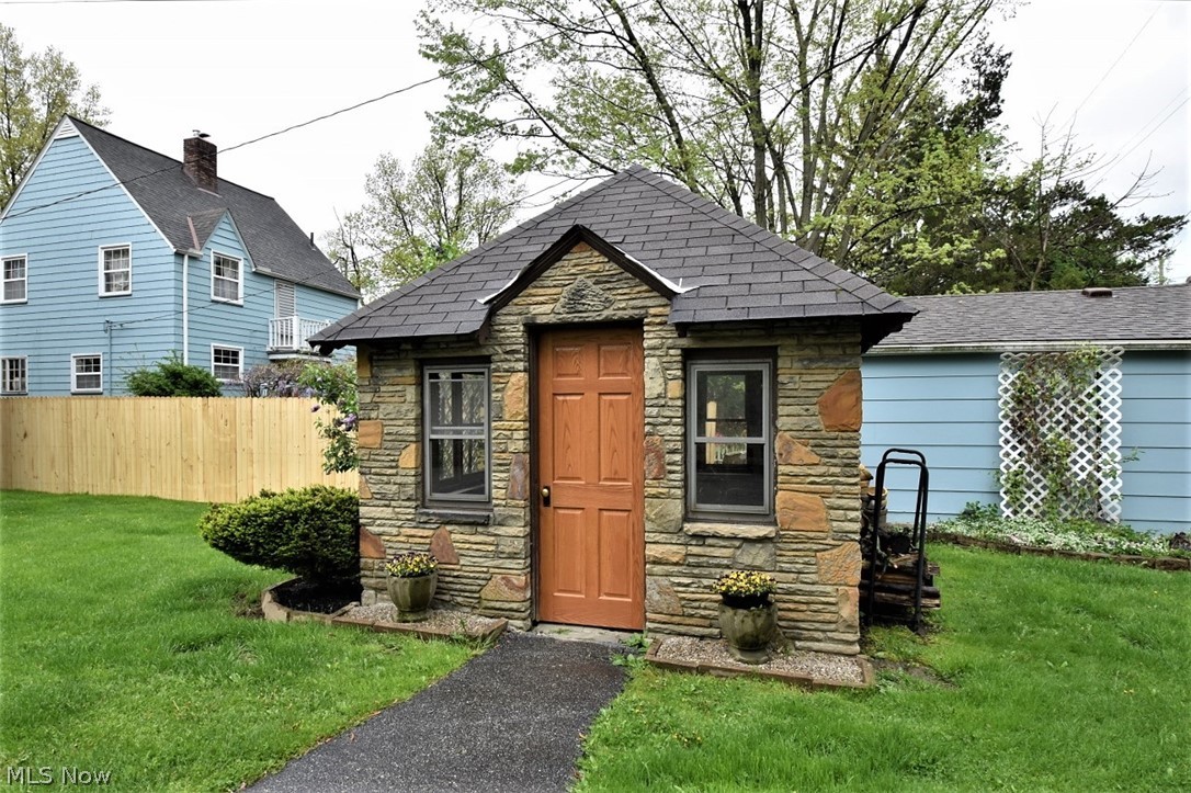 3473 Edison Road Cleveland Heights, OH 44121 - Photo 3 of 28 Gallery Image 3