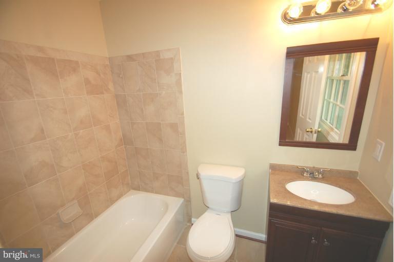 6747 Leeds Manor Road Marshall, VA 20115 - Photo 2 of 15 Bath
