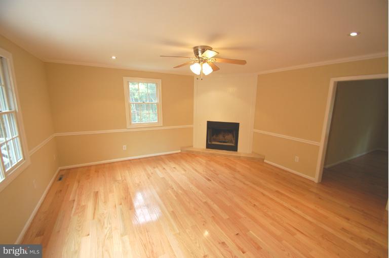 6747 Leeds Manor Road Marshall, VA 20115 - Photo 3 of 15 Family Room