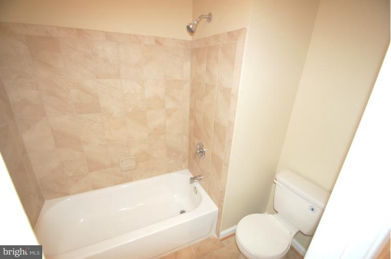 6747 Leeds Manor Road Marshall, VA 20115 - Photo 7 of 15 Bath