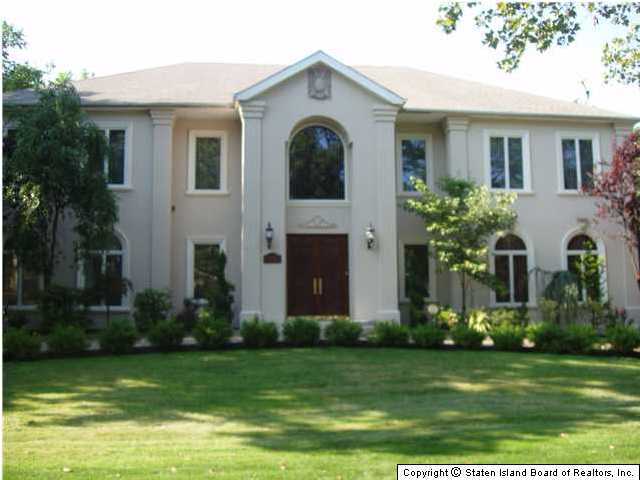 105 Buttonwood Road Staten Island, NY 10304 - Photo 1 of 9 Primary Photo