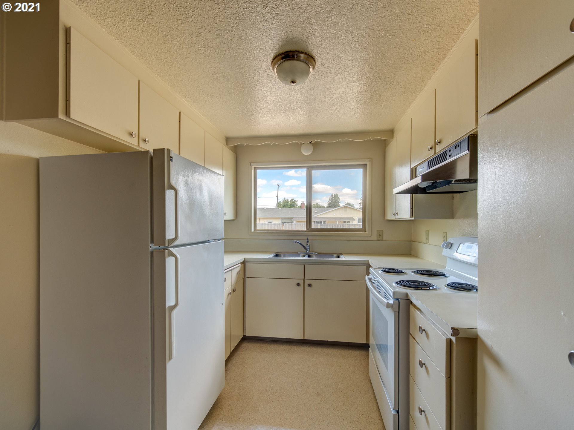 841 Maxwell Road Eugene, OR 97404 - Photo 8 of 17 Gallery Image 8