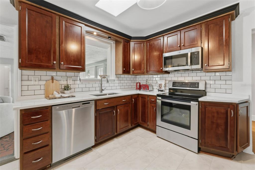 250 Aberdeen Street Dunedin, FL 34698 - Photo 11 of 45