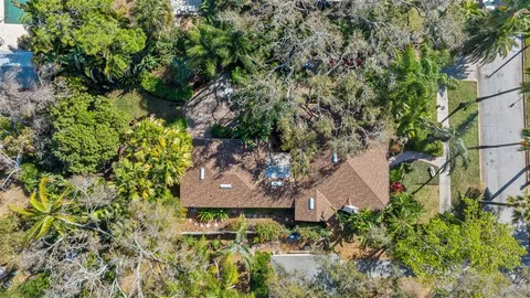 $999,900 | 250 Aberdeen Street, Dunedin, FL 34698