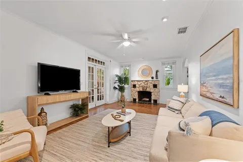 $999,900 | 250 Aberdeen Street, Dunedin, FL 34698