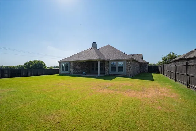 $2,850 | 918 Edinburgh Drive, McGregor, TX 76657