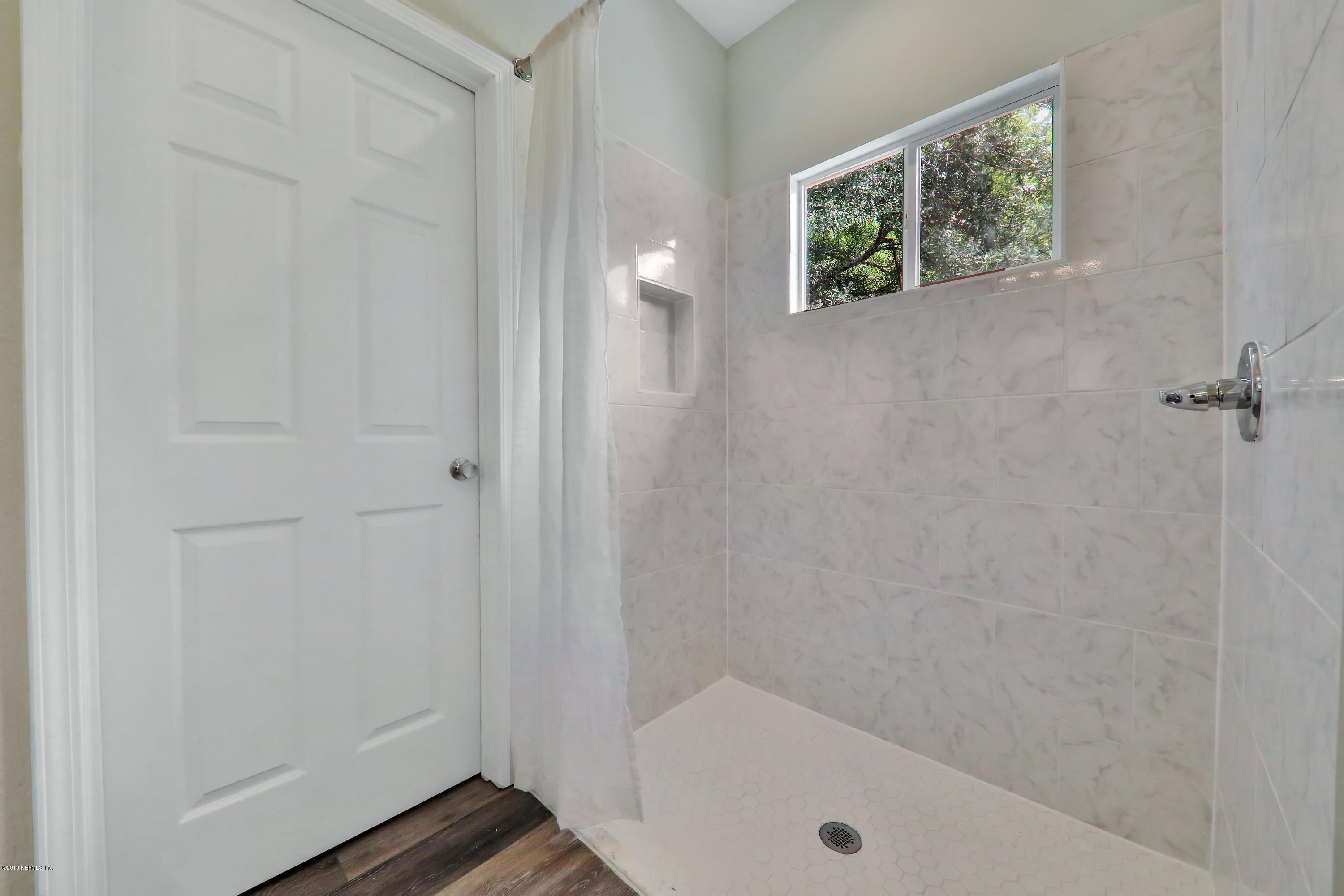 9639 Kevin Road Jacksonville, FL 32257 - Photo 16 of 25 Master Shower
