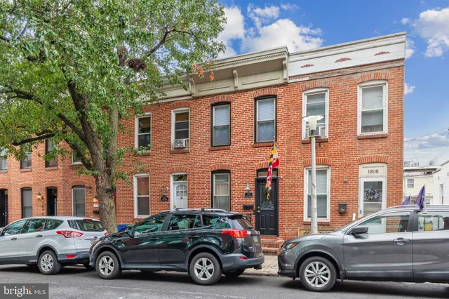 a car parked in front of a building