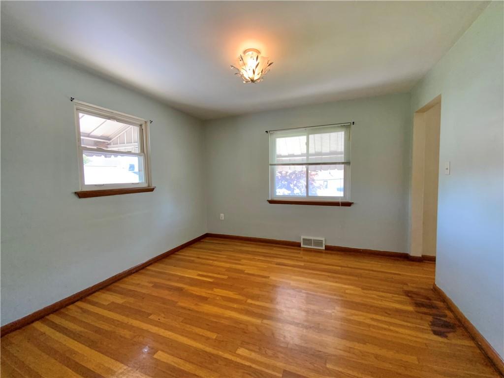 481 Oregon Avenue Rochester, PA 15074 - Photo 11 of 28 Dining Room