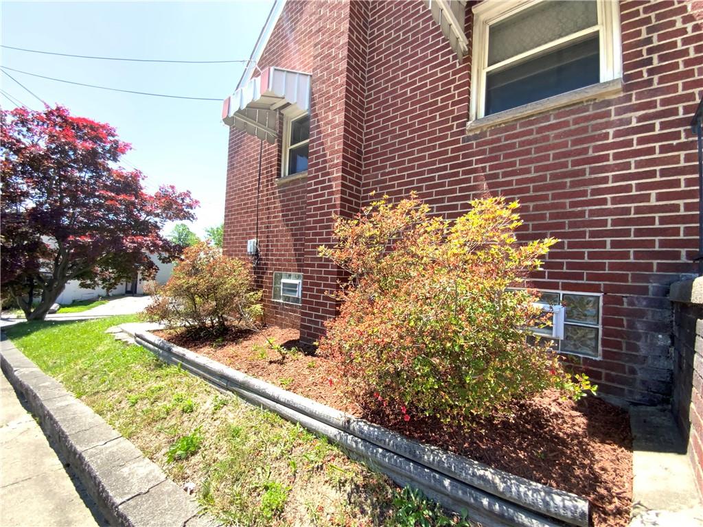 481 Oregon Avenue Rochester, PA 15074 - Photo 26 of 28 Right Side of House