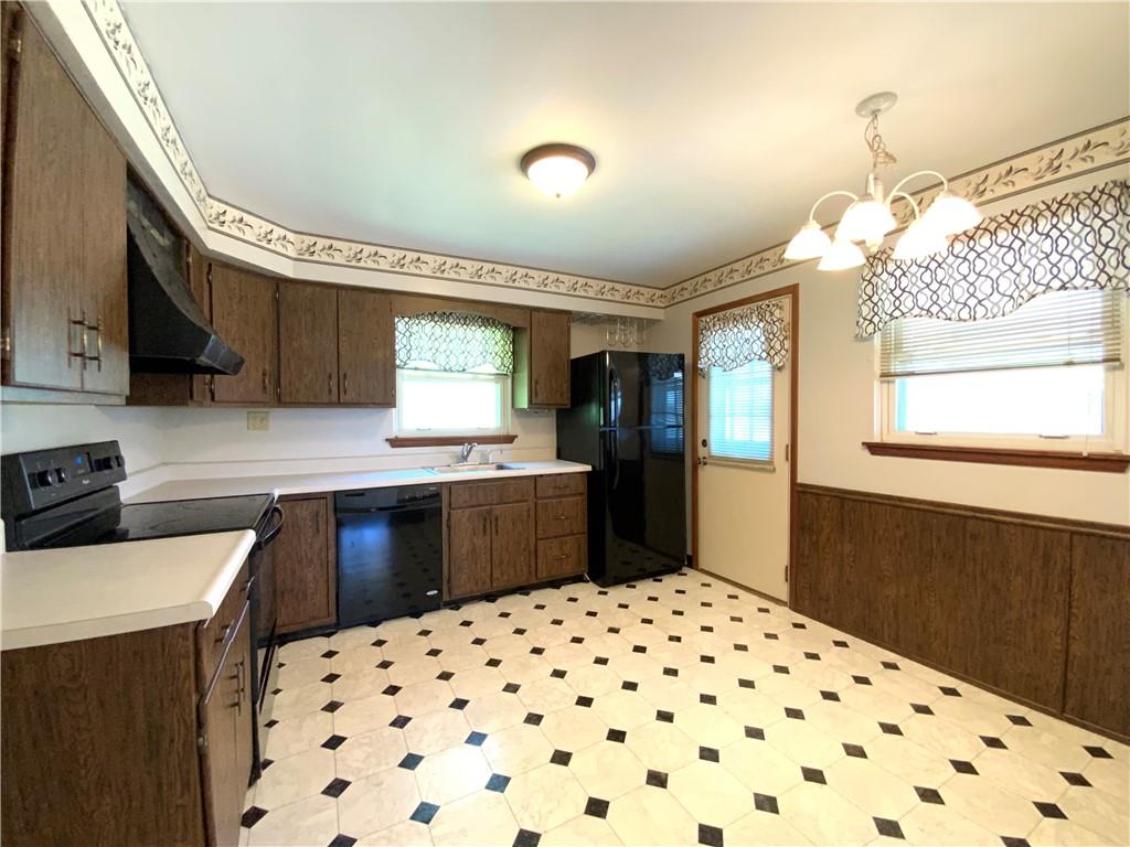 481 Oregon Avenue Rochester, PA 15074 - Photo 6 of 28 Kitchen
