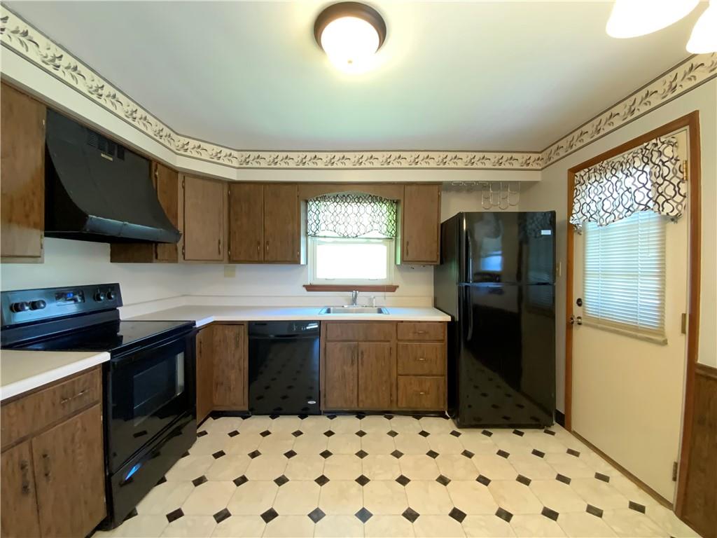 481 Oregon Avenue Rochester, PA 15074 - Photo 8 of 28 Kitchen
