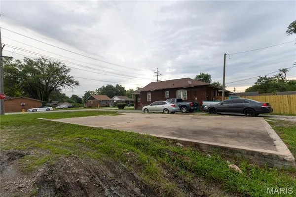 $1,500 | 4800 Caseyville Avenue, Washington Park, IL 62204