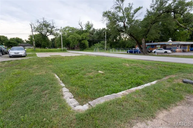 $2,000 | 4800 Caseyville Avenue, Washington Park, IL 62204