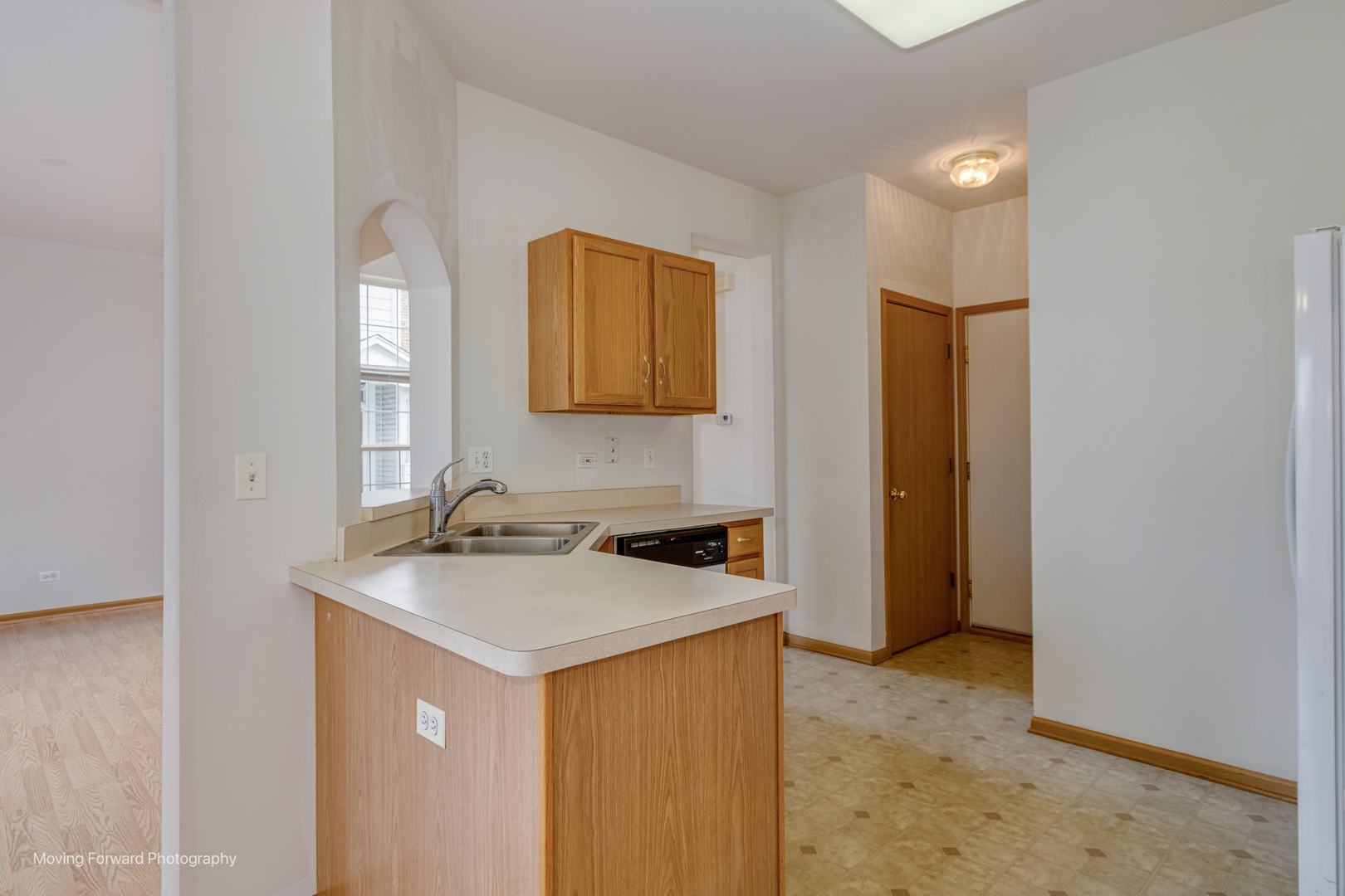1086 Delta Drive Elgin, IL 60123 - Photo 14 of 29 a bathroom with a sink a vanity and a mirror