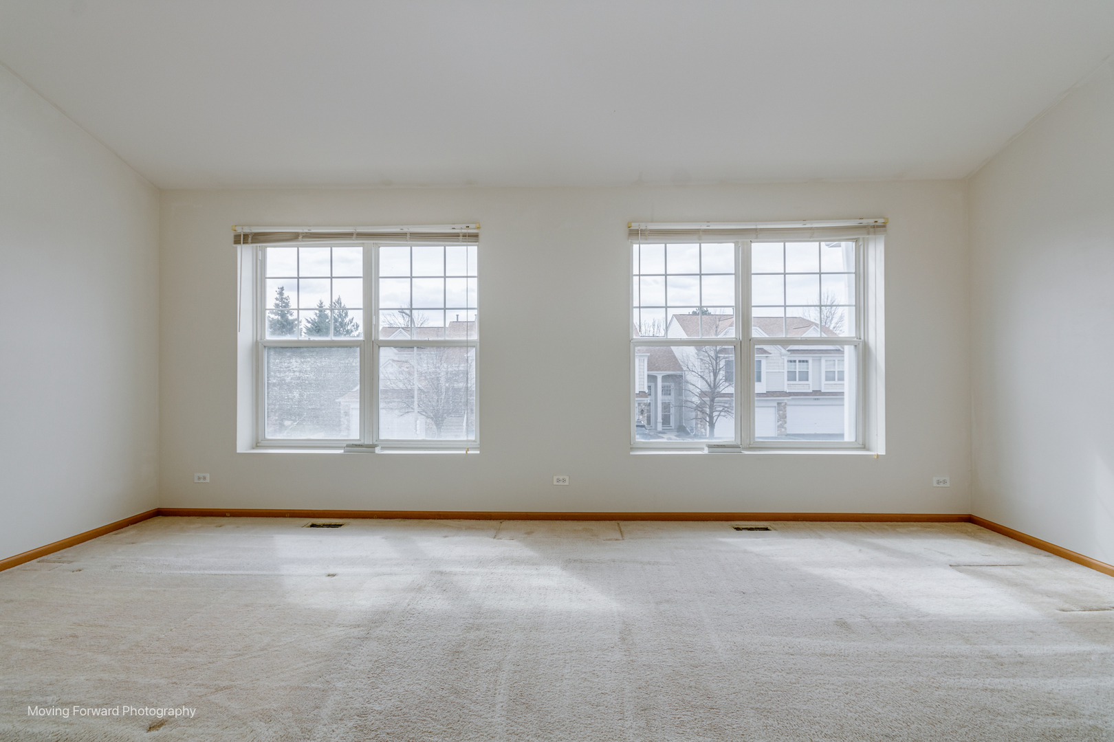 1086 Delta Drive Elgin, IL 60123 - Photo 20 of 29 an empty room with a window
