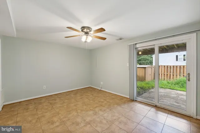 a view of empty room with window