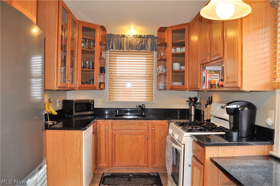 1141 Avondale Road Cleveland, OH 44121 - Photo 8 of 22