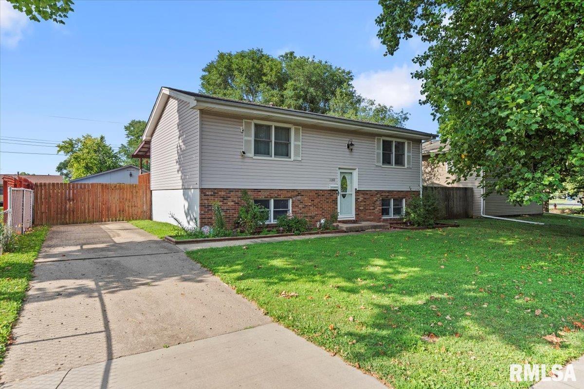 2269 East Watch Avenue Springfield, IL 62702 - Photo 1 of 34