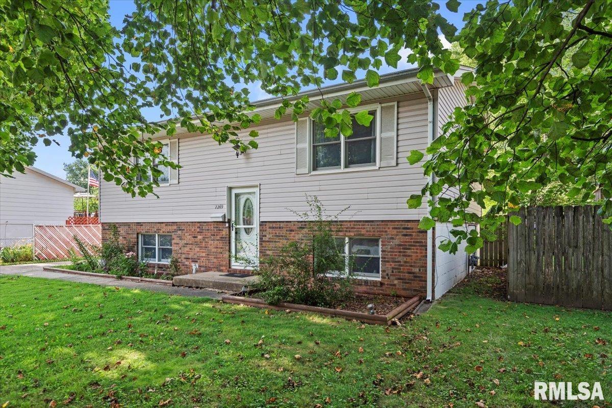 2269 East Watch Avenue Springfield, IL 62702 - Photo 3 of 34