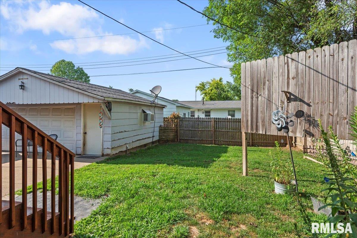 2269 East Watch Avenue Springfield, IL 62702 - Photo 33 of 34