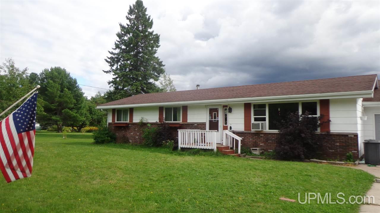 35 Tuttle Avenue L'Anse, MI 49946 - Photo 2 of 18