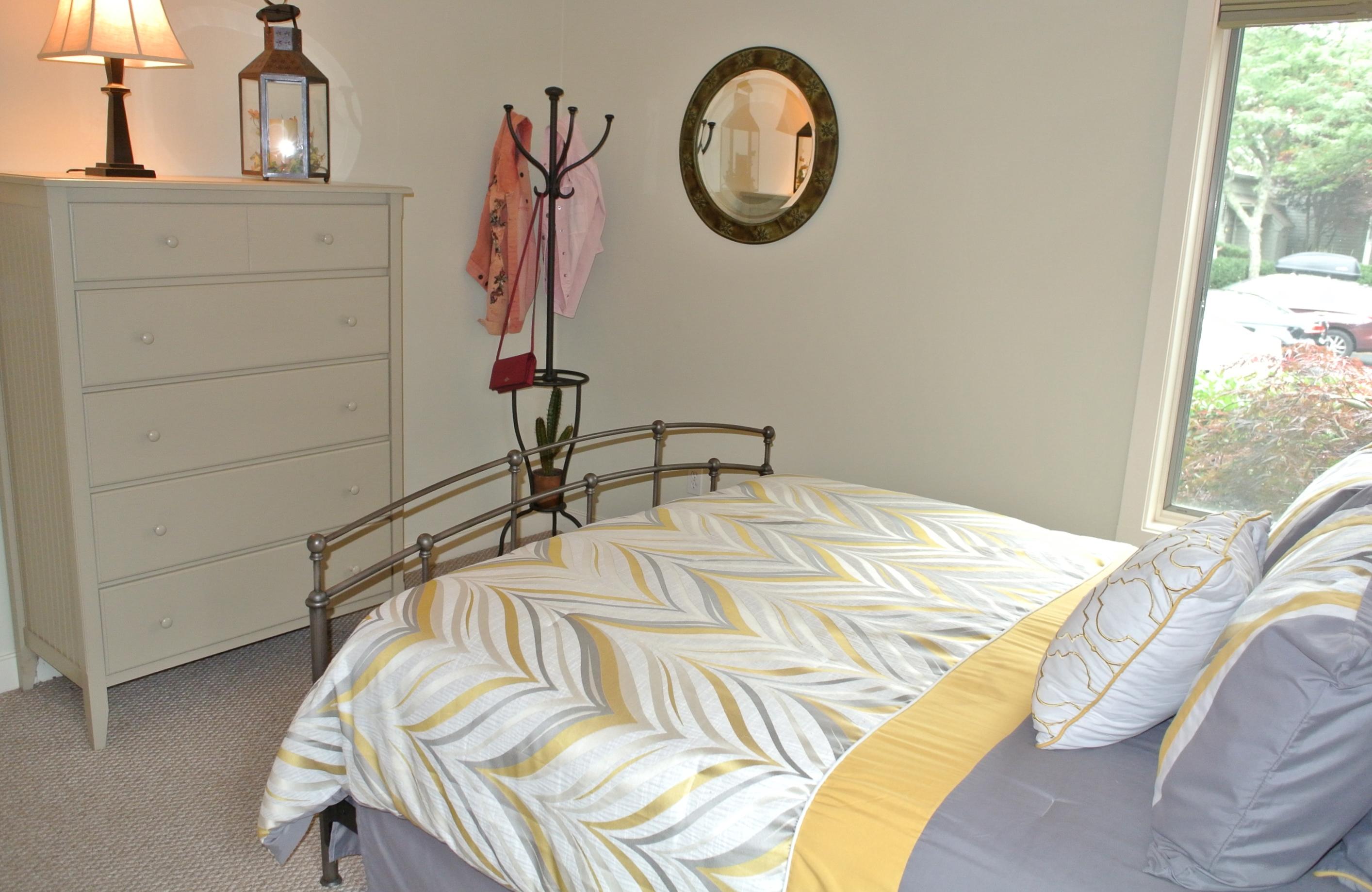 22 Mid-Iron Way, Unit 7509 Mashpee, MA 02649 - Photo 18 of 32 a bedroom with a bed and a window