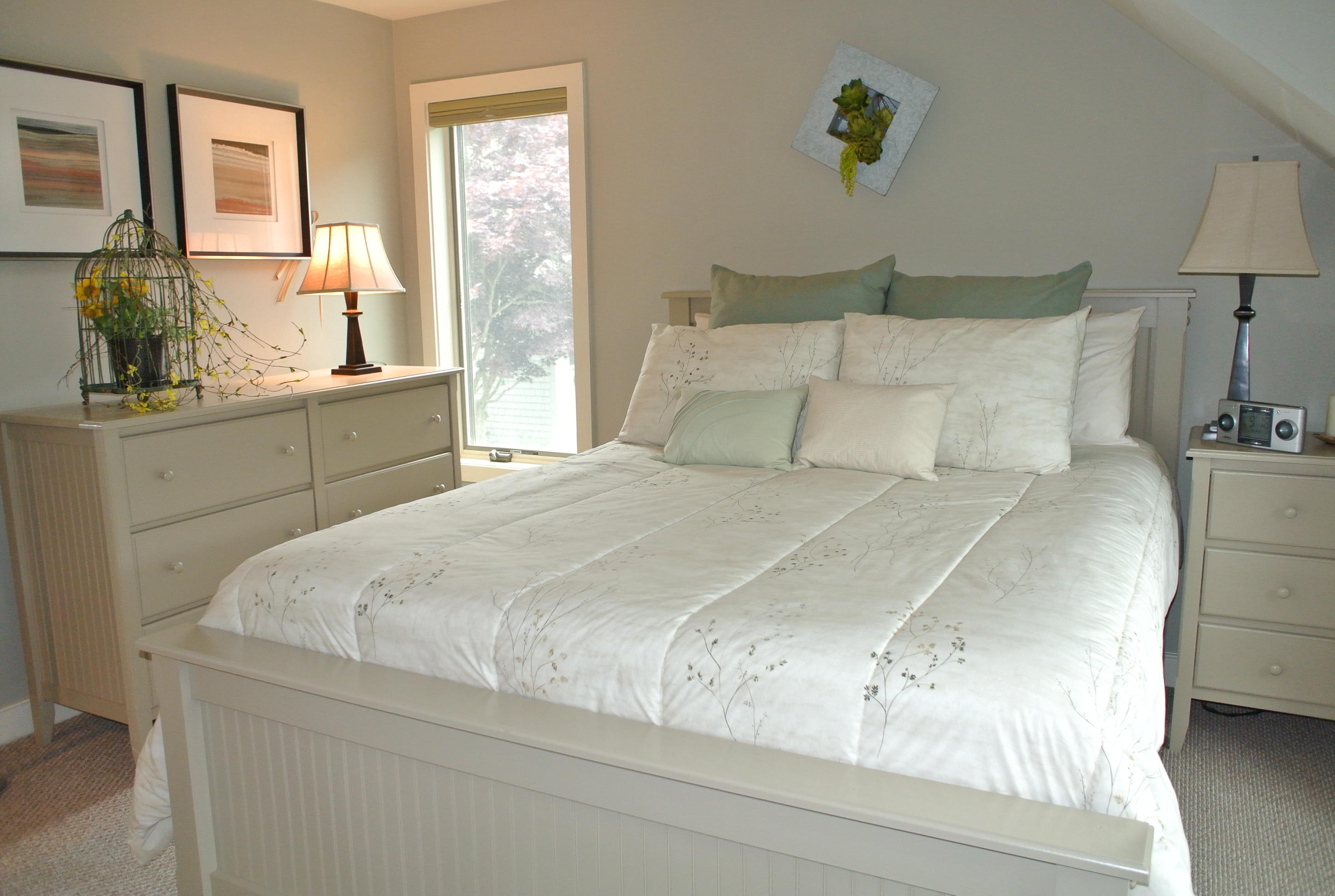 22 Mid-Iron Way, Unit 7509 Mashpee, MA 02649 - Photo 24 of 32 a large white bed in a white room